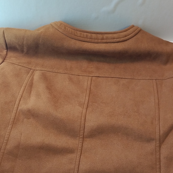 Chic Tan Leather Jacket for Women - Picture 4 of 4